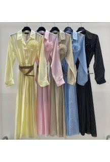 Dlouhé košilové šaty s proužkem a broží U 13795